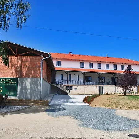 Dvur Pod Staryma Horama 3* Borsice